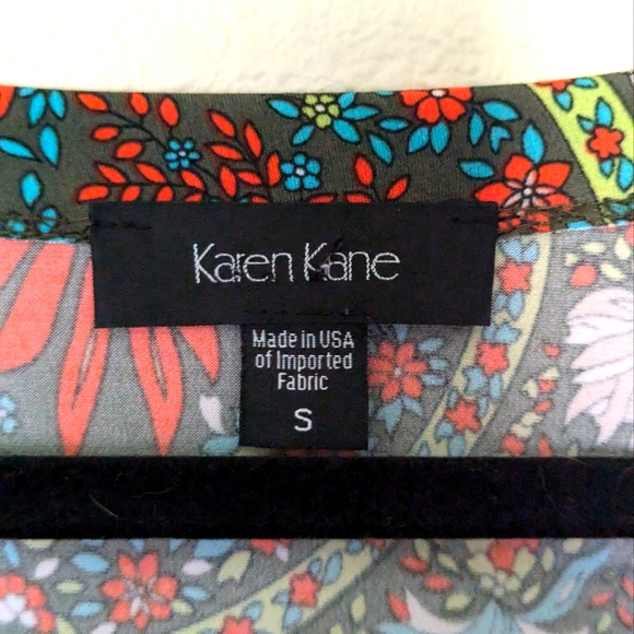 Karen Kane Stunning Colorful Paisley Top Size S - Picture 3 of 3